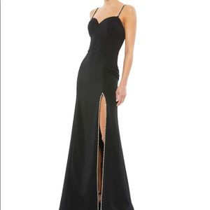 BLACK GOWN W/ RHINESTONE ACCENTS
Ieena for Mac Duggal